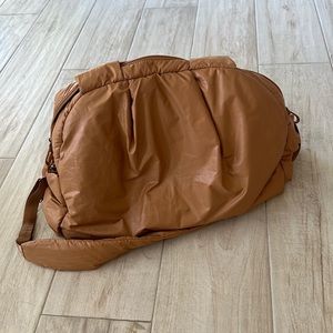 Caraa Large Nimbus Weekender Bag in Chai - barely worn!